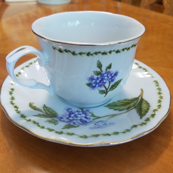 Teuly Tasteful Bone China Cup and Saucer - Picture 2 of 7